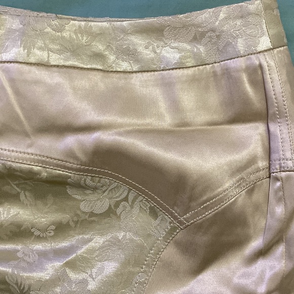 BattiBaleno Floral MIDI Skirt with missing hook at back - Picture 9 of 16